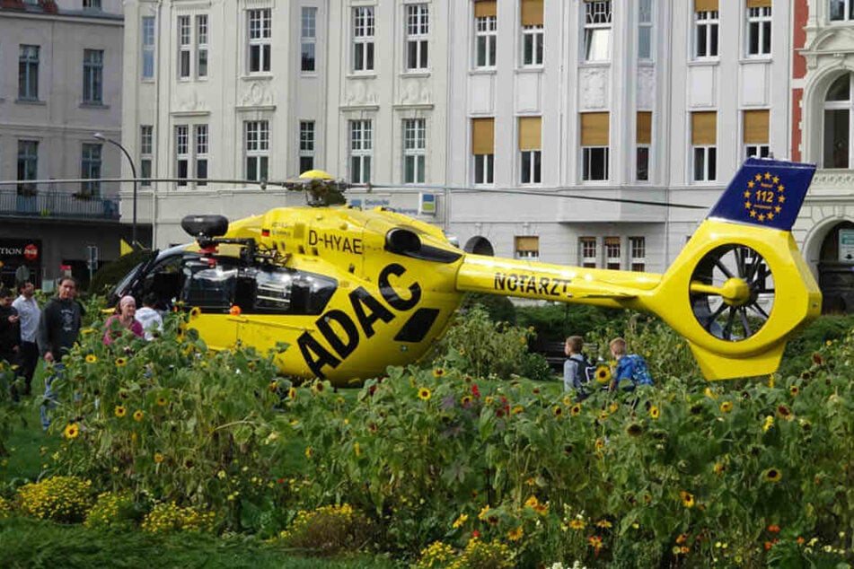 Der ADAC-Rettungshubschrauber musste in der Innenstadt landen.