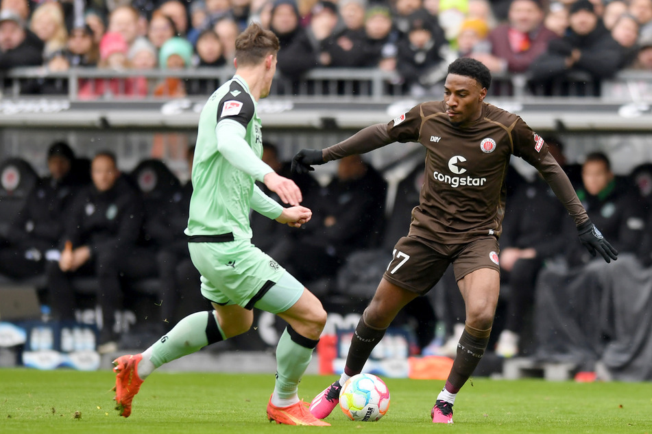 St. Paulis Winter-Neuzugang Oladapo Afolayan (26) trumpfte im Rückspiel gegen Hannover 96 groß auf.