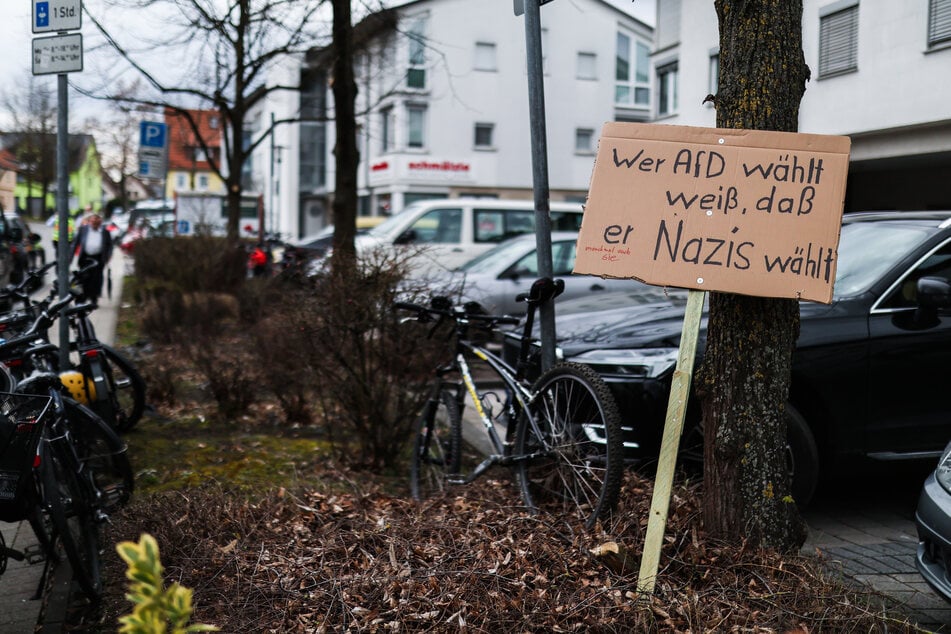 Die Botschaft der Demonstranten: "Wer AfD wählt weiß, dass er Nazis wählt".