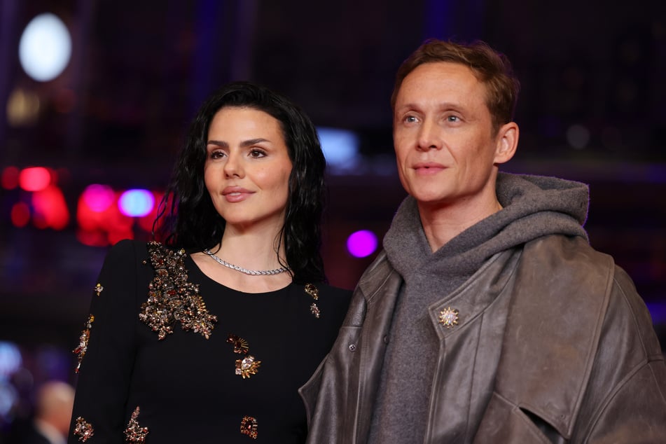 Matthias Schweighöfer (44) und Ruby O. Fee (30) waren als Ehepaar auf dem roten Teppich der diesjährigen Berlinale.
