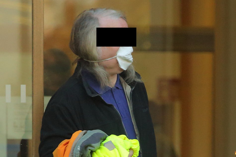Manfred S. (65) musste gestern wieder wegen Beleidigung vors Amtsgericht.