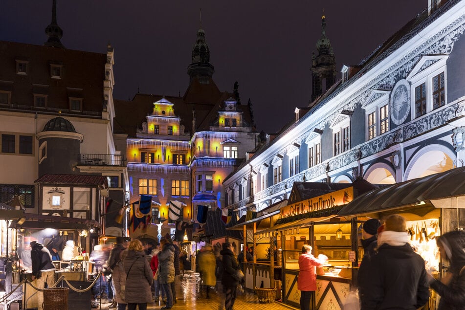 Mitten in der Dresdner Altstadt lädt der Mittelaltermarkt zu zahlreichen einzigartigen Ständen ein. (Archivfoto)