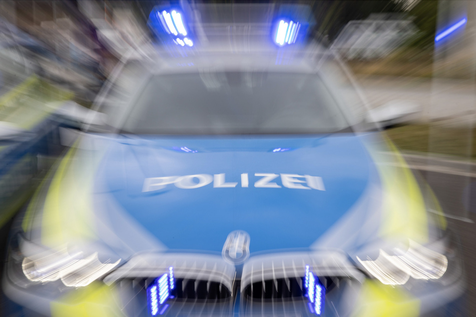 Die Polizei ermittelt unter anderem wegen Trunkenheit im Verkehr gegen den Mann (23) in Oberfranken. (Symbolbild)