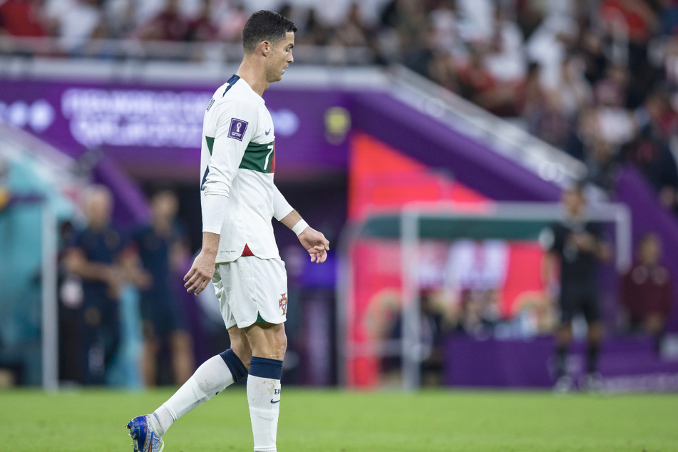 Cristiano Ronaldo (37) verließ nach der portugiesischen Niederlage gegen Marokko enttäuscht den Platz und weinte in die Kabine.