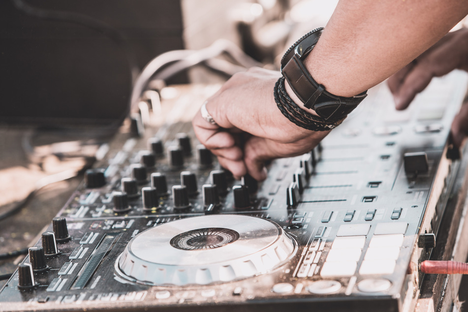 Einbrecher klauen DJ-Oldie fast komplettes Equipment, doch Aufhören ist für ihn keine Option