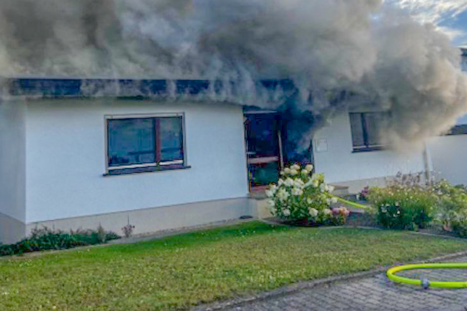 Öl auf dem Herd macht ganzes Haus zunichte: Ein Verletzter!