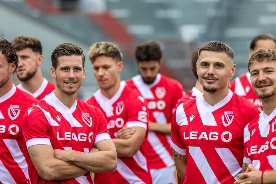 Bis dato fertigte die italienische Firma Macron die Cottbus-Trikots individuell an.