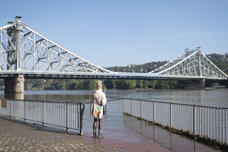 Der Wasserstand der Elbe sinkt langsam aber stetig.