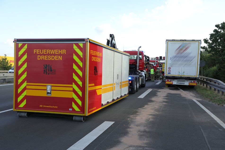 Der Umweltzug der Wache Übigau pumpte rund 500 Liter Diesel aus dem beschädigten Tank.