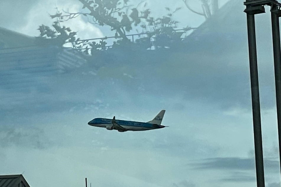 Direkt nach dem Aufsetzen auf der Landebahn startete der Flieger wieder durch.