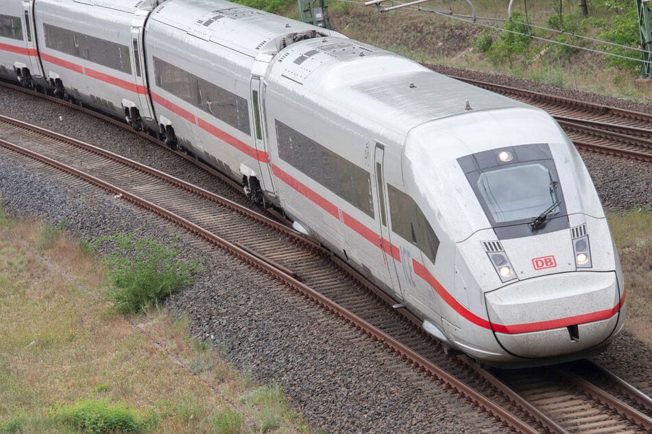 Störungen bei der Deutschen Bahn nach Brand bei Berlin