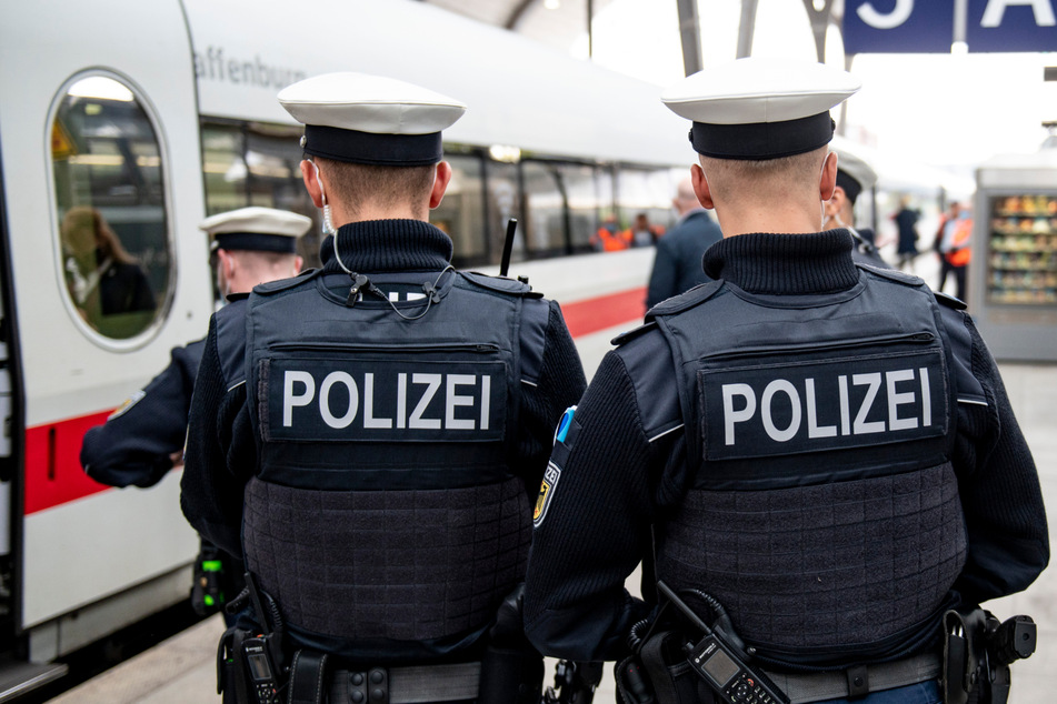 Wegen einer Essenslieferung blockierte am Sonntag ein 23-jähriger Mann im Bahnhof Fulda die Weiterfahrt eines ICE. (Symbolfoto)