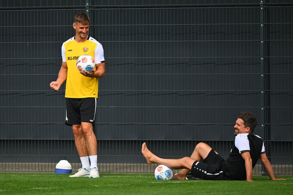 Dynamo-Trainer Thomas Stamm (42, r.) möchte auch in der 2. Liga nicht auf seinen Routinier Stefan Kutschke (36) verzichten.