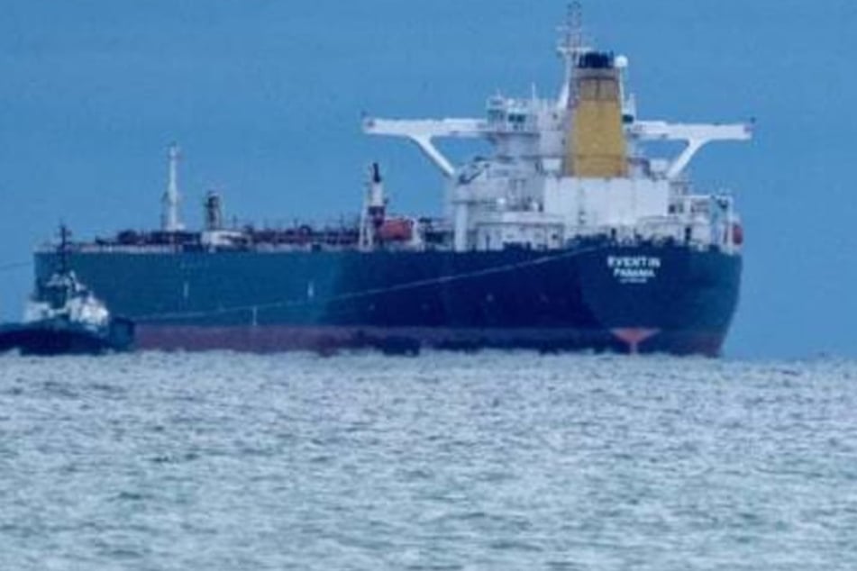 99.000 Tonnen Öl geladen: Havarierter Russen-Tanker "Eventin" trotzt Sturmwetter