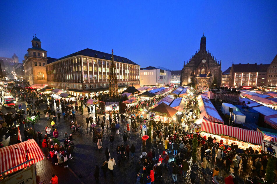 Der Nürnberger Christkindlesmarkt auf dem Hauptmarkt ist weltbekannt.