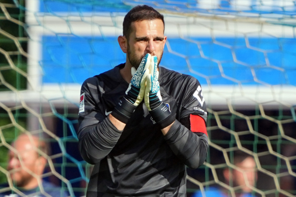 Marius Gersbeck (28) hat sich selbst ins Aus geprügelt. Der Keeper ist bis auf Weiteres suspendiert.