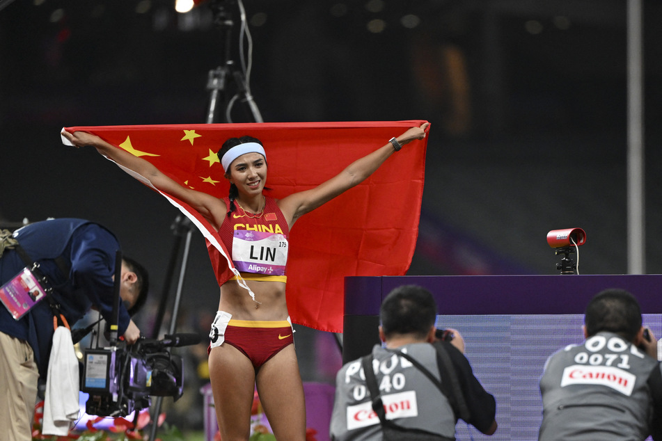 Yuwei Lin (24) feierte den Sieg über 100 Meter Hürden, in China sind jedoch nicht alle Fotos ihres Triumphs zu sehen.