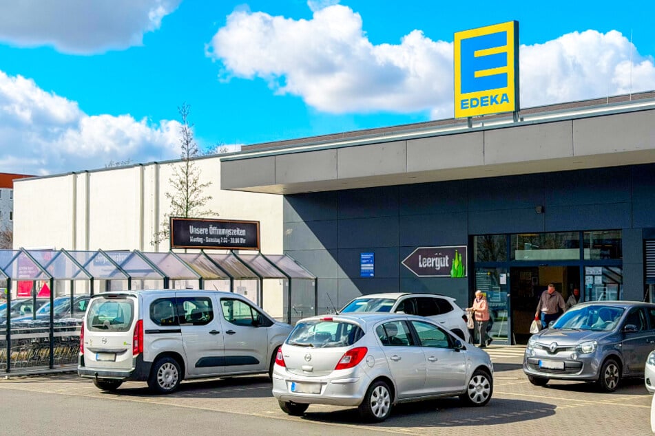 Volle Parkplätze bei EDEKA: Das gibt's ab Montag (30.3.) im Sonderangebot