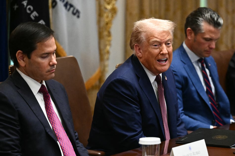 Trump calls for denuclearization talks with Russia and China
