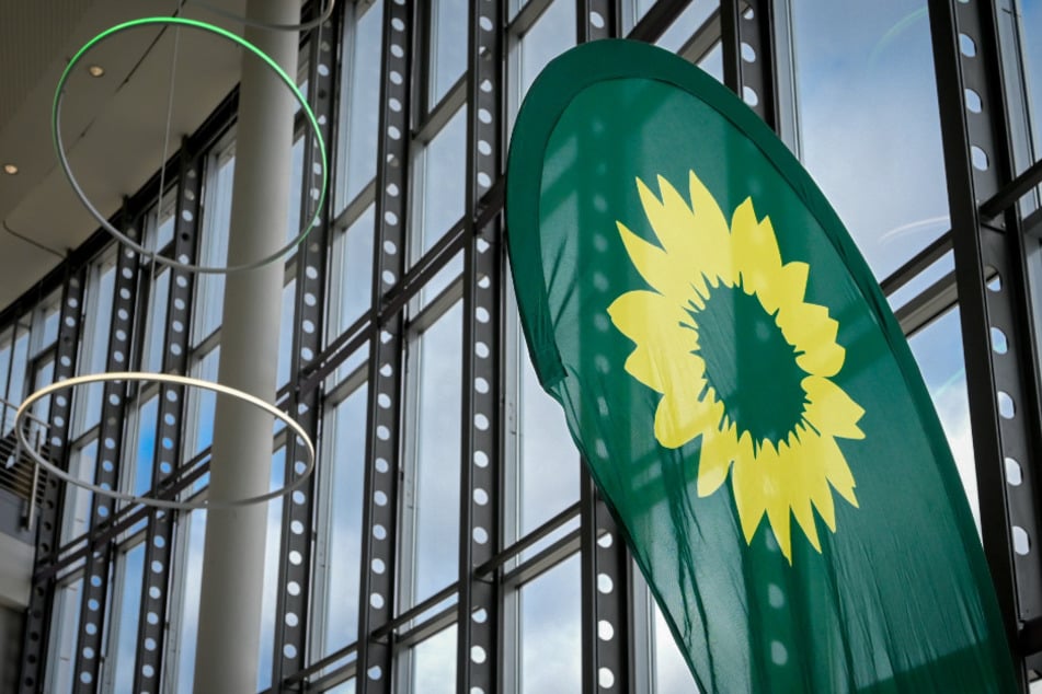 Mitten in der Nacht: Büro der Grünen Zielscheibe von Attacke