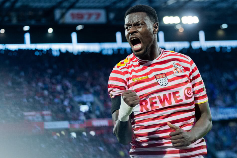 Wie schon im Pokal gegen München bringt sich Ragnar Ache auch gegen den HSV auf die Anzeigetafel.