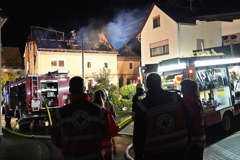 Wohnhaus brennt lichterloh: Bewohner (†95) stirbt in den Flammen