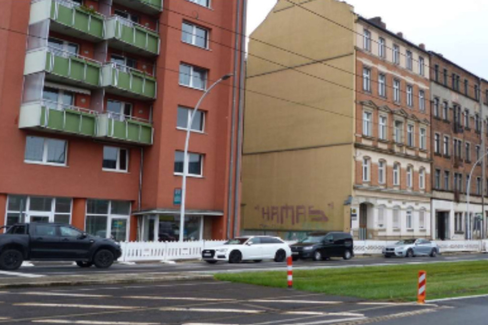 Die Chemnitzer Polizei will die Schmiererei prüfen.