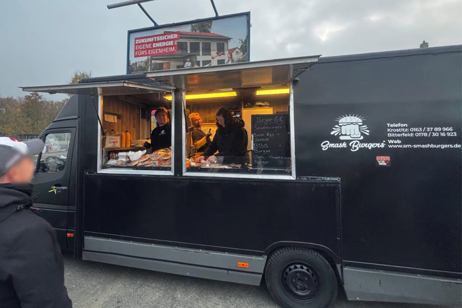 Neben ihrem Standort in der Delitzscher Straße in Krostitz betreibt das Team noch einen Foodtruck mit dem sie in Leipzig und bei verschiedenen Events in ganz Sachsen unterwegs sind.