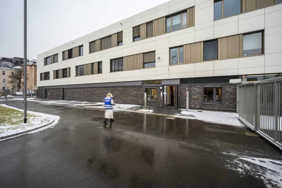 Im Neubau arbeiten die Beamten auf drei Etagen.