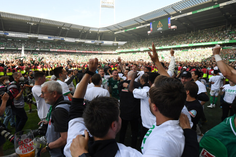 Nachdem der SV Werder Bremen den Aufstieg in die Bundesliga perfekt gemacht hatte, wurden 20 Menschen im Weserstadion verletzt.
