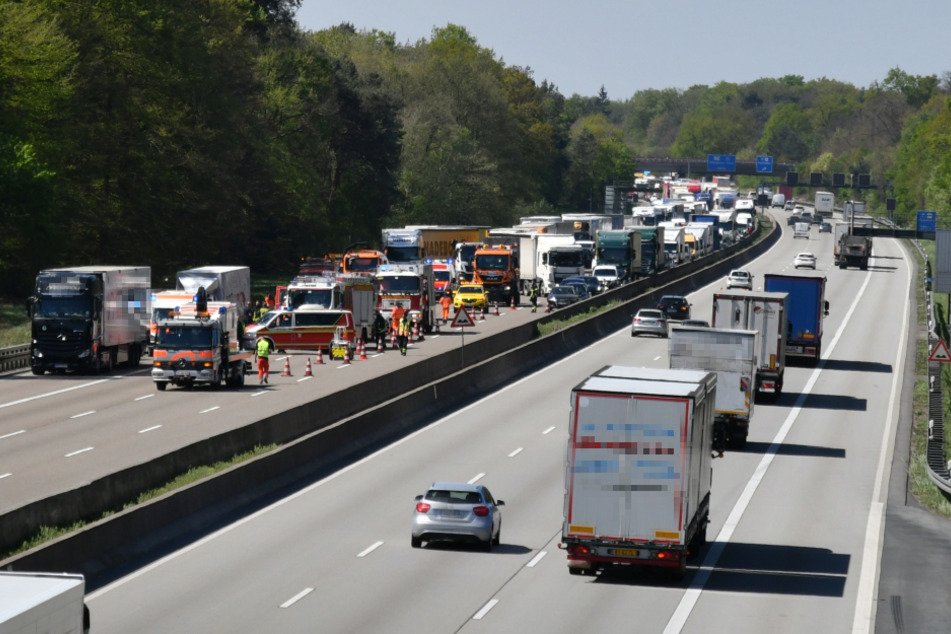 Die Rettungskräfte beklagten eine praktisch nicht vorhandene Rettungsgasse.