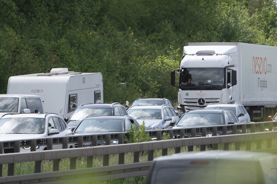 Achtung, Staugefahr! Auf Autobahnen ist Geduld gefragt