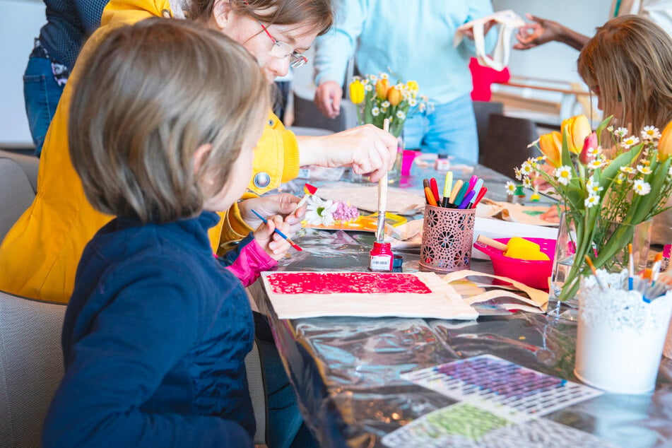 Gläserne Manufaktur gibt am Sonntag (8.11.) bunte Mit-Mach-Führung für Kids