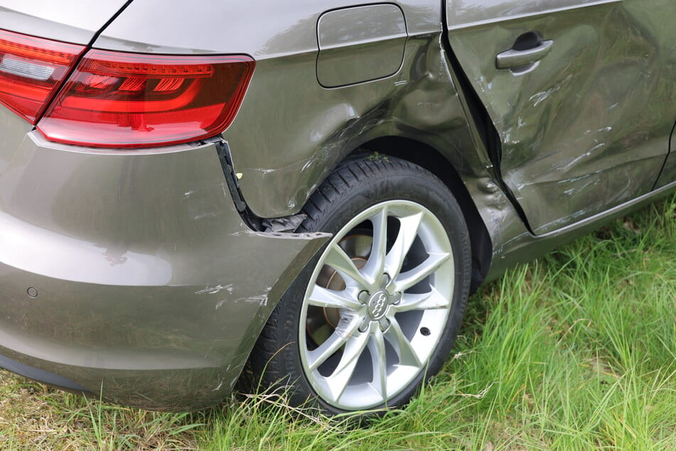 Ein Mazda und ein Audi krachten am Mittag zusammen.