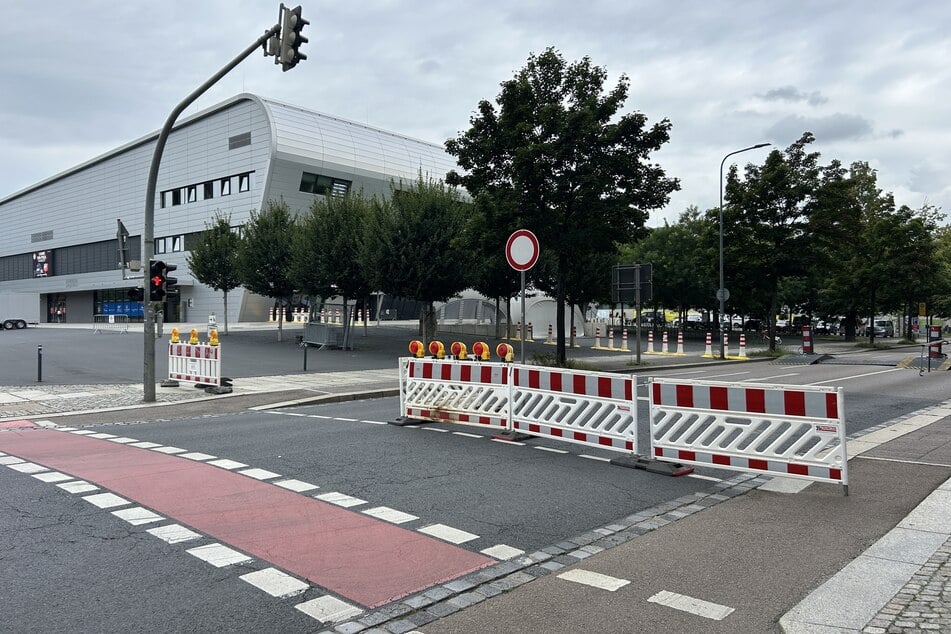 Seit Wochenstart sind zahlreiche Straßen entlang der Elbe und rund um das Ostragehege gesperrt.