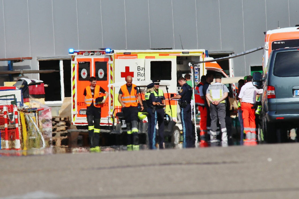 Zahlreiche Rettungskräfte waren im Einsatz, um die mehr als 30 verletzten Personen zu versorgen.