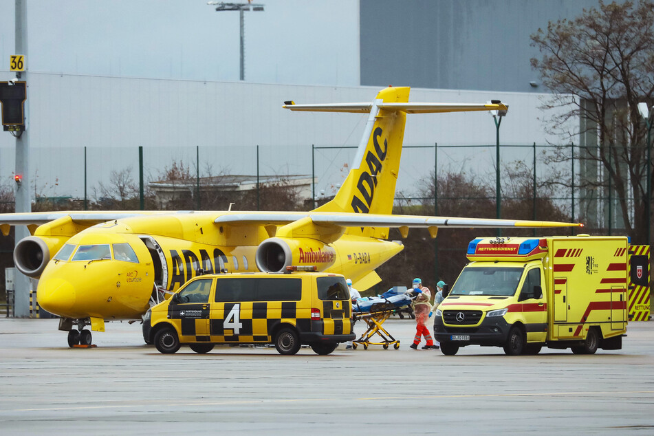 Das ADAC-Ambulanz-Flugzeug vom Typ Dornier 328Jet brachte die beiden Corona-Patienten in andere Regionen.