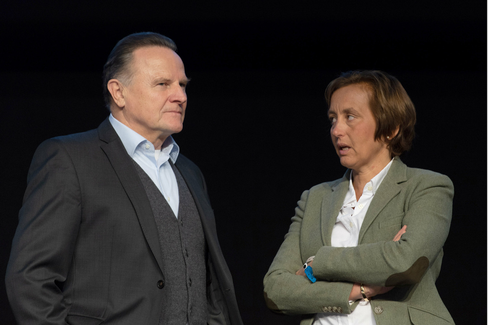 Beatrix von Storch (49), Bundesvorstandsmitglied, und Georg Pazderski (69), Landesvorsitzender der AfD Berlin, unterhalten sich im Januar 2019 vor Beginn der Europawahlversammlung der Alternative für Deutschland in der Sachsen-Arena. (Archivbild)