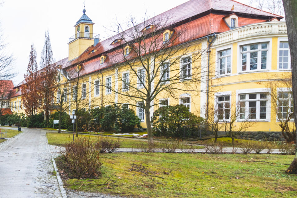 Die VAMED Klinik Schloss Pulsnitz auf der Wittgensteiner Staße 1 hat freie Stellen!