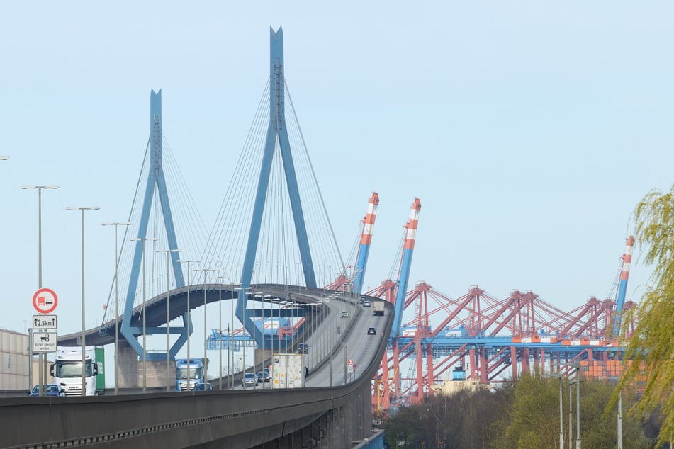 Am kommenden Wochenende ist die Köhlbrandbrücke von Freitag, ab 22 Uhr, bis Montag, um 5 Uhr, gesperrt. (Archivbild)