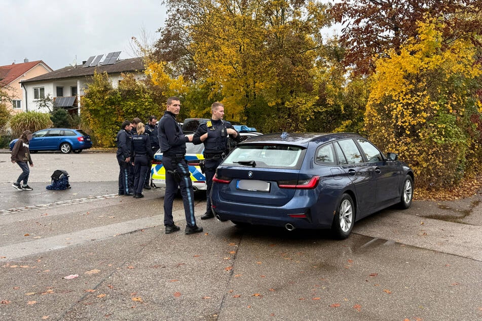 Der mutmaßliche Täter konnte bereits festgenommen werden. Die Polizei ermittelt am Tatort.