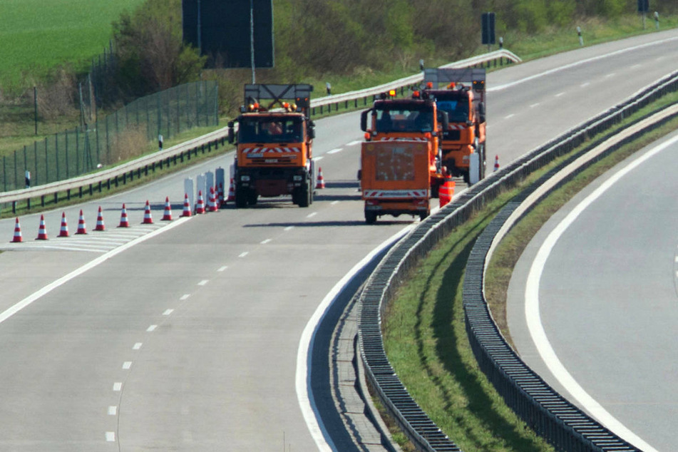 Ein Transporter ist am Freitagmorgen auf der A19 bei Laage gegen die Mittelleitplanke gekracht. (Symbolfoto)