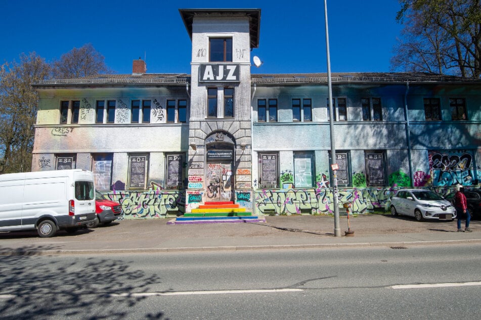 Das Alternative Jugendzentrum (AJZ) in Chemnitz wird zum Sparen gezwungen.