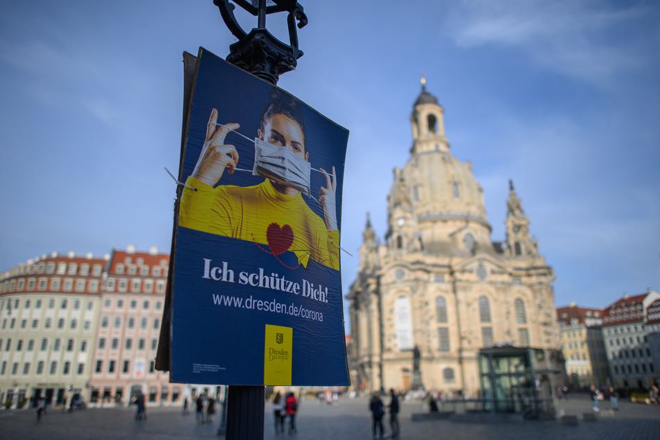 In Dresden sinkt die 7-Tage-Inzidenz. Die Zahl der Menschen, die in Zusammenhang mit Covid-19 verstarben, erhöht sich um sechs.