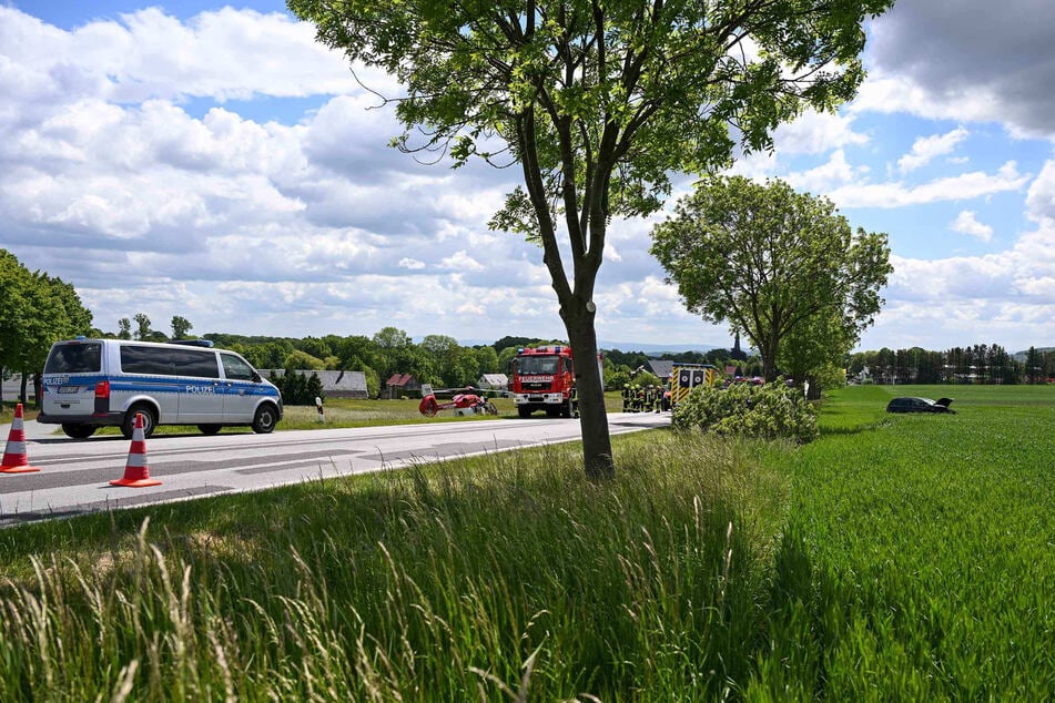 Im Einsatz waren neben Polizei auch ein Rettungshubschrauber sowie ein Krankenwagen und die Feuerwehr.