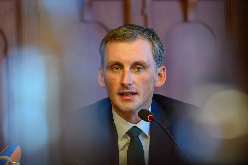 Sachsen-Anhalts neuer Bildungsminister Jan Riedel (43, CDU) will mit Schulleitungen und Lehrkräften "auf Augenhöhe" kommunizieren.