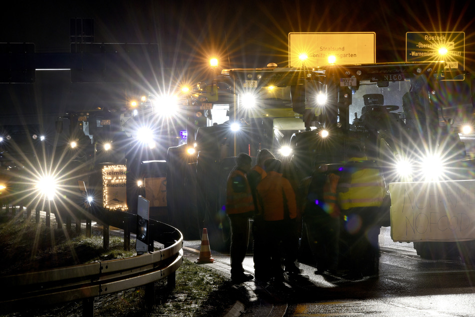 Schon vor zwei Wochen blockierten Traktoren-Konvois die Autobahnzufahrten Rostock-Ost zur A19.