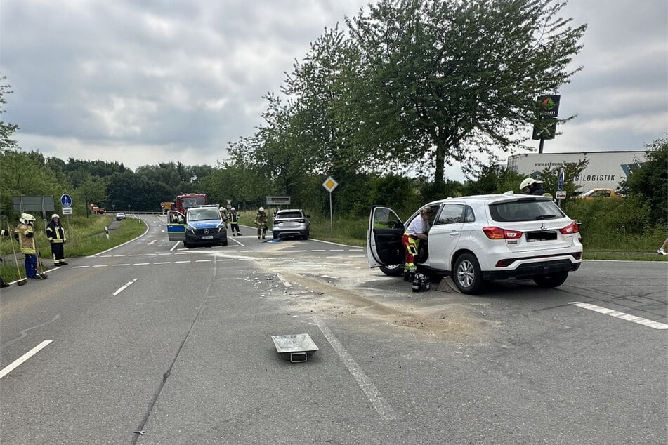 Beide Fahrzeuge mussten abgeschleppt werden.