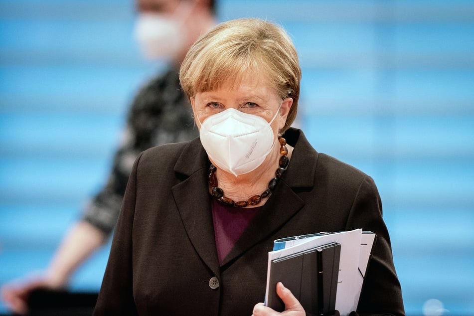 Bundeskanzlerin Angela Merkel (66, CDU) enthält sich in der Kanzlerkandidaten-Debatte.