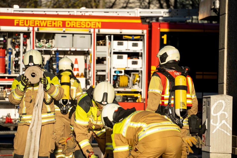 22 Feuerwehrleute brachten den Brand im Kellergeschoss eines Gebäudes der Jüdischen Gemeinde unter Kontrolle. (Symbolbild)